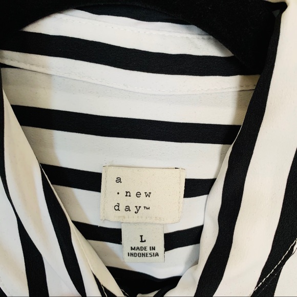 Cute Black and White Striped Blouse - Picture 4 of 4